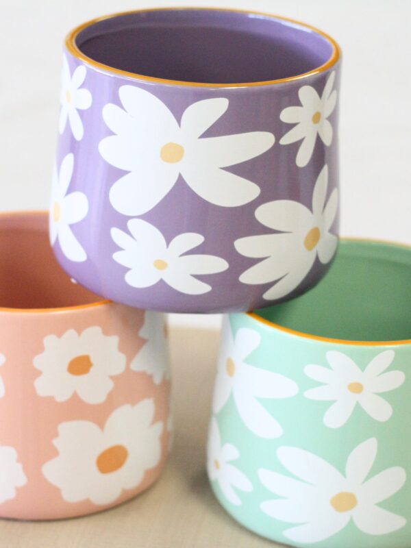 12 Piece Assorted Daisy Ceramic Pottery